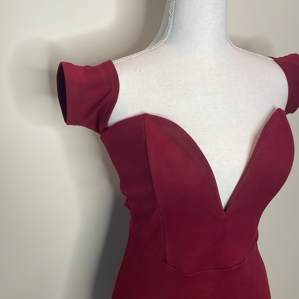 Solemio Elegant Off-Shoulder Burgundy Dress. Medium - Picture 2 of 8